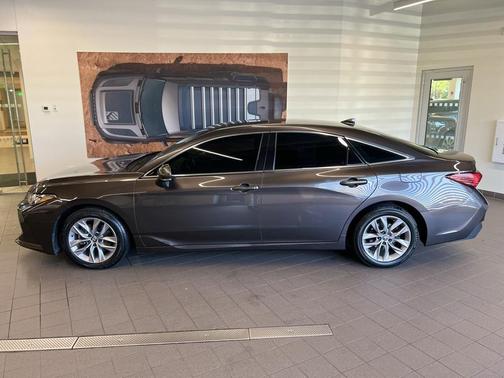 2019 Toyota Avalon XLE