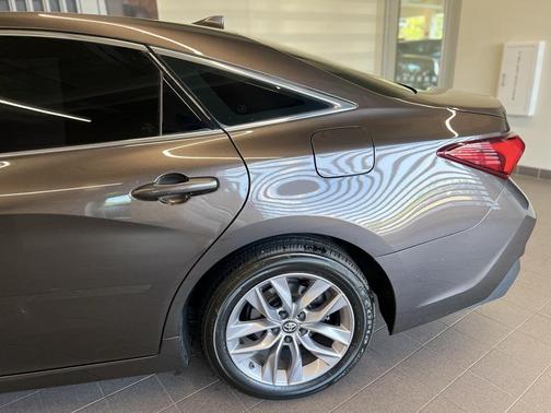 2019 Toyota Avalon XLE
