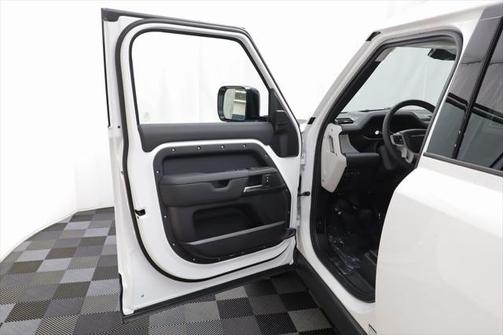 2025 Land Rover Defender S