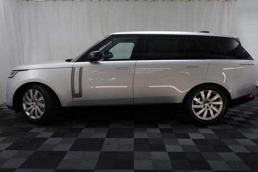 2025 Land Rover Range Rover SE