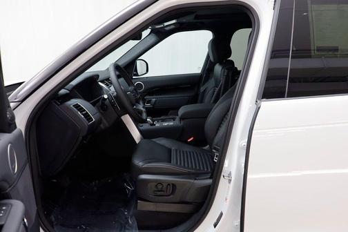 2025 Land Rover Discovery P300 S