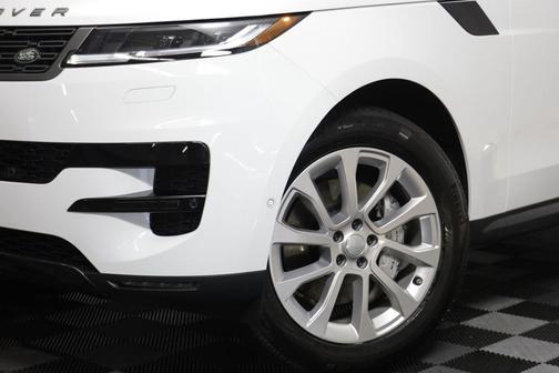 Fuji White 2025 Land Rover Range Rover Sport SE