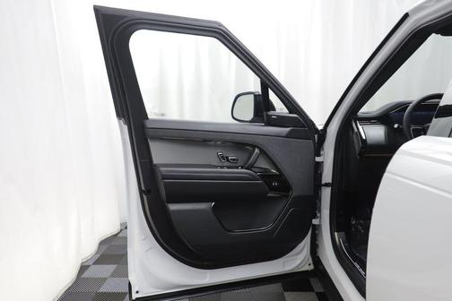 Fuji White 2025 Land Rover Range Rover Sport SE