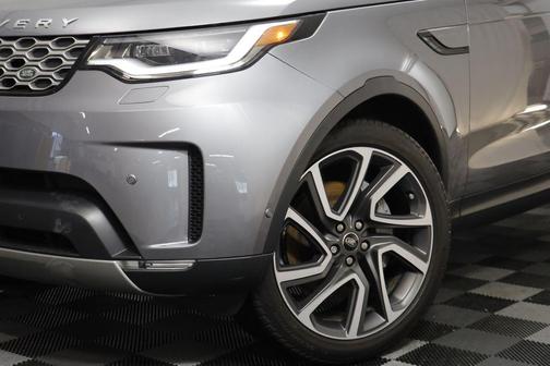 2025 Land Rover Discovery P300 S