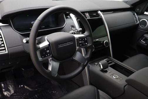 2025 Land Rover Discovery P300 S
