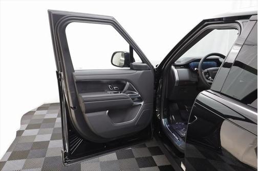 2025 Land Rover Range Rover P530 SE