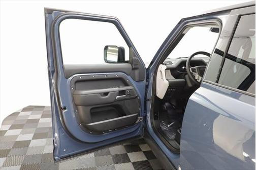 2025 Land Rover Defender 110 P400 S