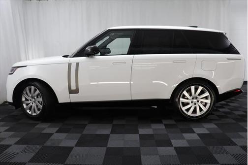 2025 Land Rover Range Rover P550e SE
