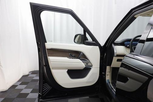 2025 Land Rover Range Rover P400 SE