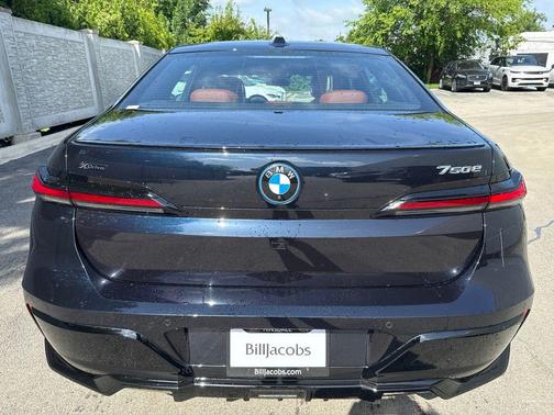 Carbon Black Metallic 2025 BMW 750e i xDrive