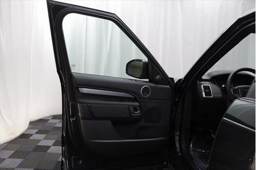 2025 Land Rover Discovery Dynamic SE