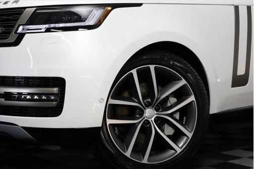 2025 Land Rover Range Rover P550e SE