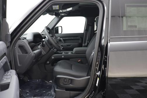 Santorini Black Metallic 2026 Land Rover Defender X-Dynamic SE