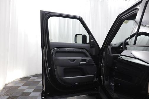 Santorini Black Metallic 2026 Land Rover Defender X-Dynamic SE