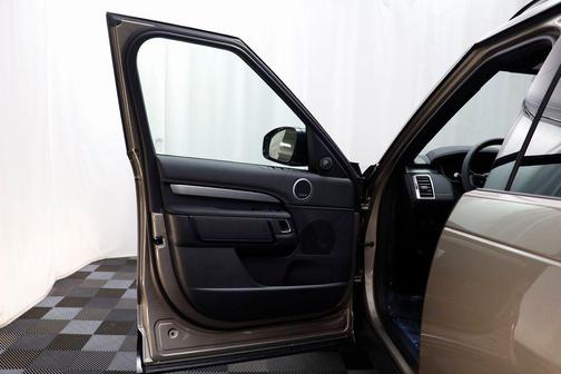 2025 Land Rover Discovery P300 Dynamic SE