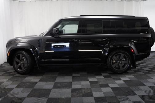 2025 Land Rover Defender 130 P400 X-Dynamic SE