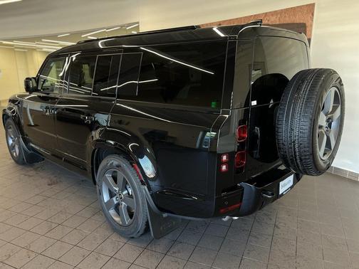 2025 Land Rover Defender 130 P400 X-Dynamic SE