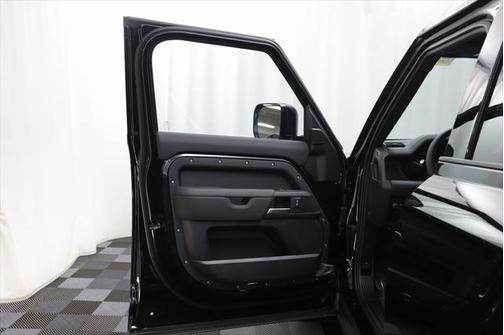 2025 Land Rover Defender S