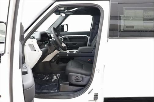 2025 Land Rover Defender X-Dynamic SE