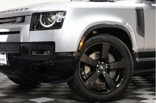 2024 Land Rover Defender 130 P400 X-Dynamic SE