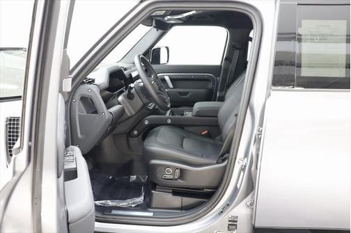 2024 Land Rover Defender 130 P400 X-Dynamic SE