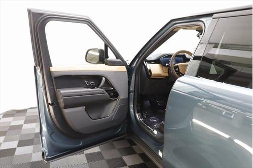 2025 Land Rover Range Rover Sport SE