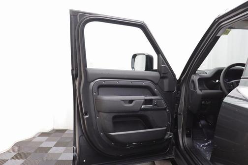 2025 Land Rover Defender 110 P300