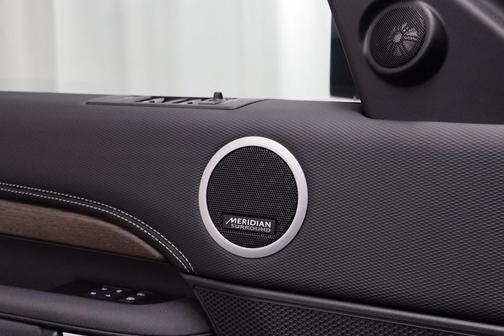 2025 Land Rover Discovery P360 Dynamic SE