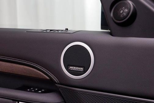 2025 Land Rover Discovery P360 Dynamic SE