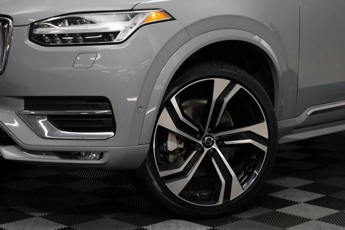 2024 Volvo XC90 B6 Ultimate Bright Theme 7-Seater