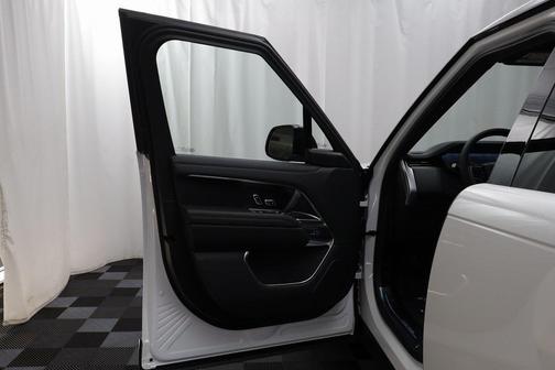 2025 Land Rover Range Rover P530 SE 7 Seat