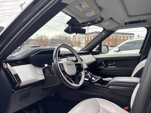 2023 Land Rover Range Rover Sport SE