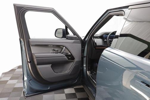 Giola Green Metallic 2025 Land Rover Range Rover Sport SE