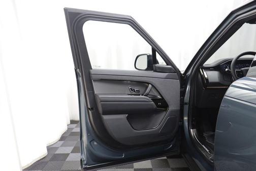 Giola Green Metallic 2025 Land Rover Range Rover Sport SE
