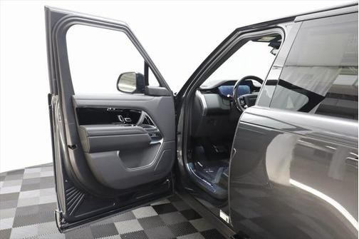 2025 Land Rover Range Rover P400 SE