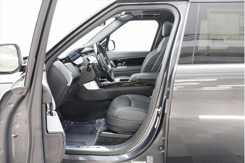 2025 Land Rover Range Rover P400 SE