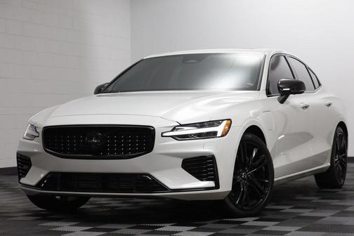 2024 Volvo S60 Recharge Plug-In Hybrid T8 Plus Black Edition
