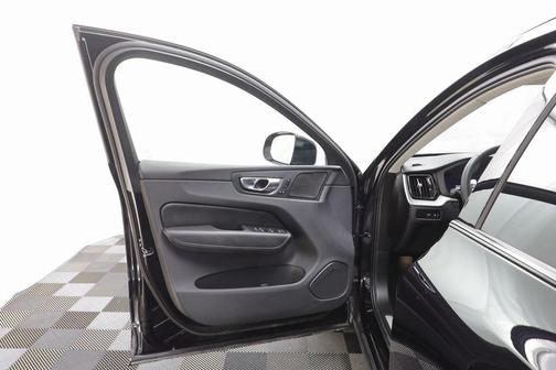 2025 Volvo XC60 Plug-In Hybrid T8 Ultra