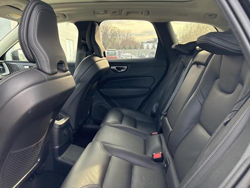 2025 Volvo XC60 Plug-In Hybrid T8 Ultra