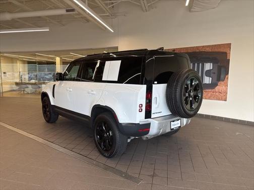 2025 Land Rover Defender 110 P400 S