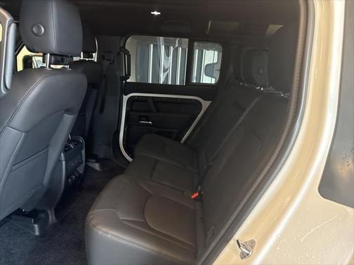 2025 Land Rover Defender 110 P400 S