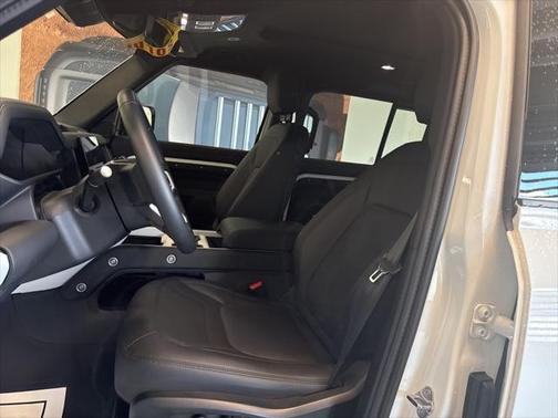 2025 Land Rover Defender 110 P400 S