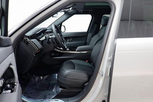 2026 Land Rover Range Rover Sport SE