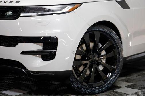 2026 Land Rover Range Rover Sport SE