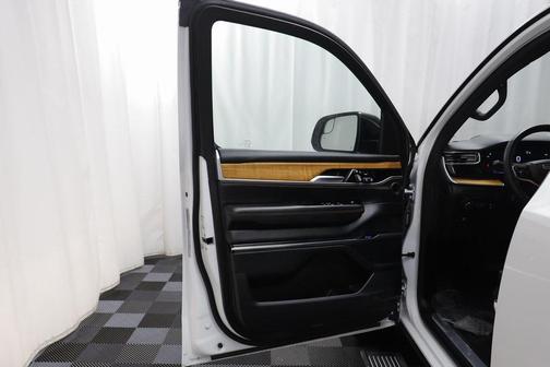 2024 Jeep Grand Wagoneer L Series III 4x4