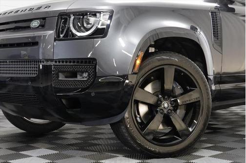 2025 Land Rover Defender 130 P400 X-Dynamic SE