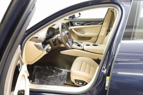 2018 Porsche Panamera 4