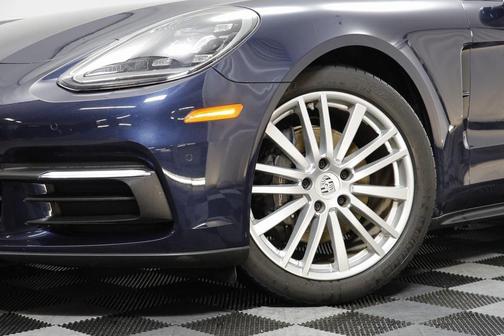 2018 Porsche Panamera 4