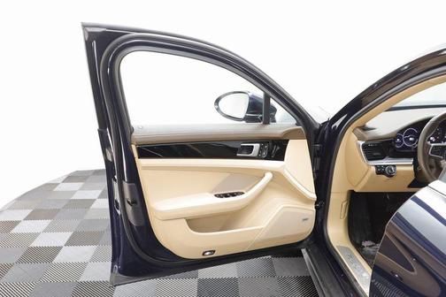 2018 Porsche Panamera 4