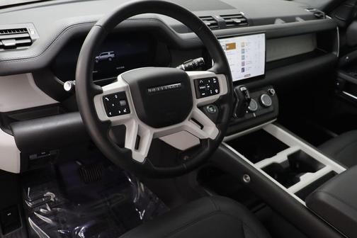 2025 Land Rover Defender 130 P400 S